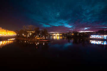 Fototapeta na wymiar city river at night