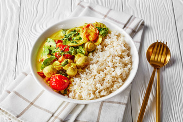 Yellow diet lactose-free curry with fresh spinach