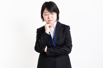 考えるビジネスウーマン