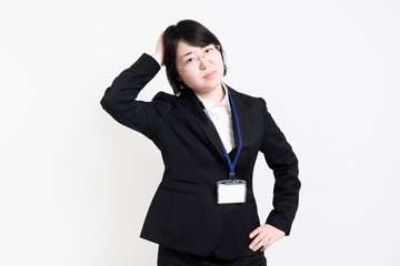 考えるビジネスウーマン