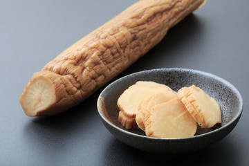 いぶりがっこ　(秋田名物)