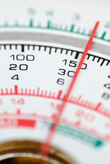 Analogue meter display of an electronic multimeter