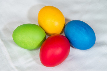 4 Ostereier in rot,  gelb, grün und blau 044713