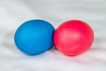 2 Ostereier in blau und rot 045713