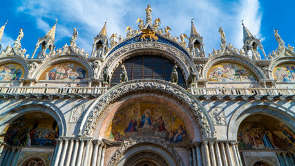 Fototapeta na wymiar saint mark basilica in venice italy