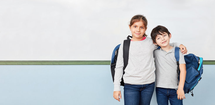 Zwei Sch&uuml;ler einer Grundschule
