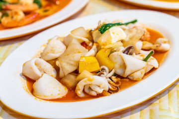 stir-fried squid with salt egg