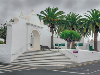 Palmeras y escaleras en Teguise. Lanzarote. Islas Canarias. España. Europa.