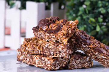 dark chocolate oatmeal bars for boosting energy