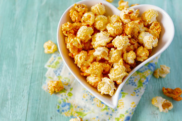 caramelized pop corn in a heart-shaped bowl