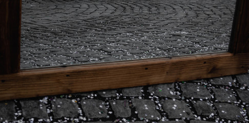 Through the glass a world