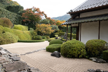 Obraz premium 頼久寺の庭園