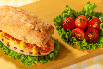 Sandwich lechuga tomate 