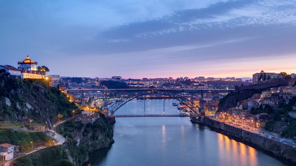 Naklejka premium Day to Night view of the historic city of Porto, Portugal timelapse with the Dom Luiz bridge
