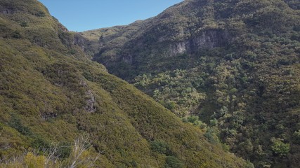 Mad&egrave;re, dans les gorges de raba&ccedil;al