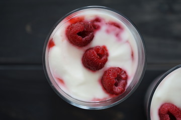 Himbeer-Joghurt Dessert im Glas