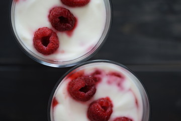 Himbeer-Joghurt Dessert im Glas
