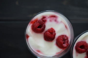 Himbeer-Joghurt Dessert im Glas