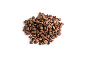 Obraz premium Roasted coffee beans on white background