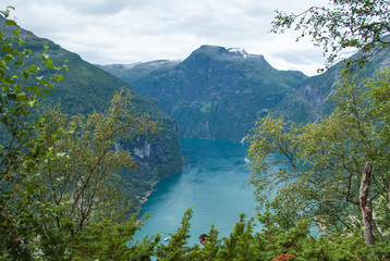 Fototapeta na wymiar Panoramablick auf den Geirangerfjord. Norwegen im Sommer