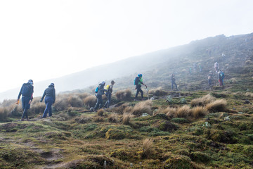 Senderismo, montañismo, trekking, deporte en montaña. Colombia Volcan Purace