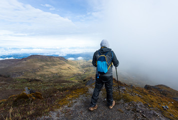 Senderismo, montañismo, trekking, deporte en montaña. Colombia Volcan Purace