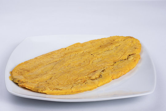 Patacon congelado en un fondo blanco