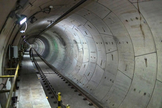 Fototapeta túnel de trem geometria de cobertura