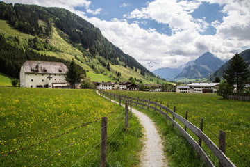 Obraz na płótnie Canvas Wanderweg Alpen