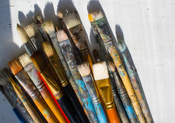Obraz premium Workplace painter palette with colors and brushes. Palette of colors, creative disorder, art.
