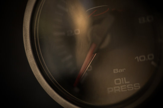 Car oil pressure gauge