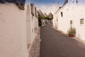 villaggio con tetto a forma di cono case Alberobello Puglia Italia
