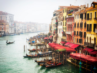 Fototapeta na wymiar Foreshortening of Grand Canal of Venice in Rialto bridge area