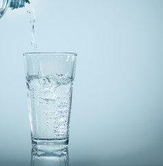 trinkwasser im wasserglas
