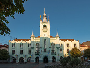 Fototapeta na wymiar Das alte Rathaus in Mukachevo in der Ukraine