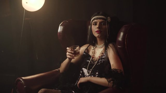 Figure of girl in gatsby style