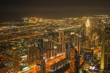 Fototapeta premium Nocny widok na Dubaj widziany z obserwatorium Burj Harifa
