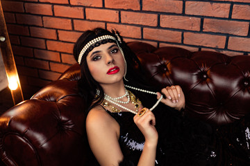 Figure of girl in gatsby style