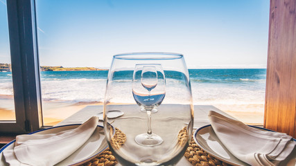 Vistas desde la mesa hacia la playa