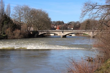 La rivière le Doubs dans la ville de Besançon - Ville de Besançon - département du Doubs -...