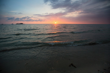 Fototapeta premium Tropical sea beach against a dusk blue sky.
