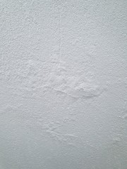 umidade na parede branca