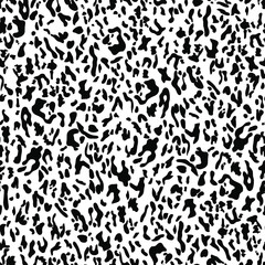 Leopard skin seamless pattern. Fashionable hand drawn monochrome print in black, white. Modern wild animal repeat illustration. Stylized spotted vector texture. For fashion, fabric, wallpaper, design.