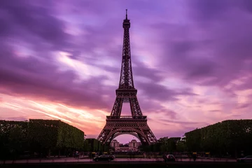 Fotobehang Paars Paarse zonsondergang in Parijs