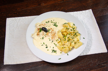Chicken breast with cream sauce and nature potatoes