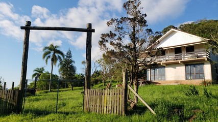 porteira portão no sítio chácara ou fazenda