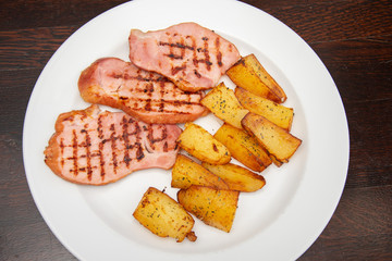 Peasant ham with nature potatoes