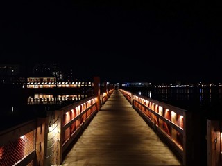 brooklyn bridge at night