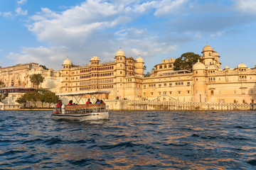 Fototapeta premium Udaipur City Palace beside beautiful Lake Pichola at Udaipur, Rajasthan, India