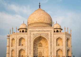 taj mahal prospective with small tourist walk